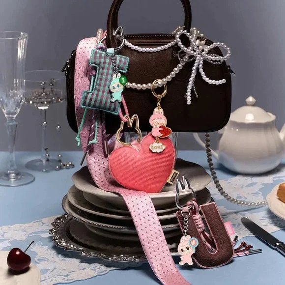 POP MART T Letter Labubu PIN FOR LOVE THE MONSTERS Letter Pendant Confirmed Box - Picture 8 of 14